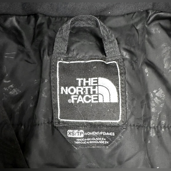 Patterned black North Face Hyvent Snowboard Jacket w/ Recco Tech (XS) - Picture 11 of 12